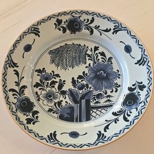 Williamsburg Restoration Delft Floral Wall Plate